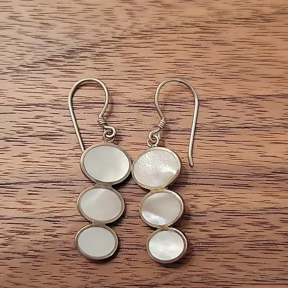 Mother of pearl earrings - Picture 1 of 2